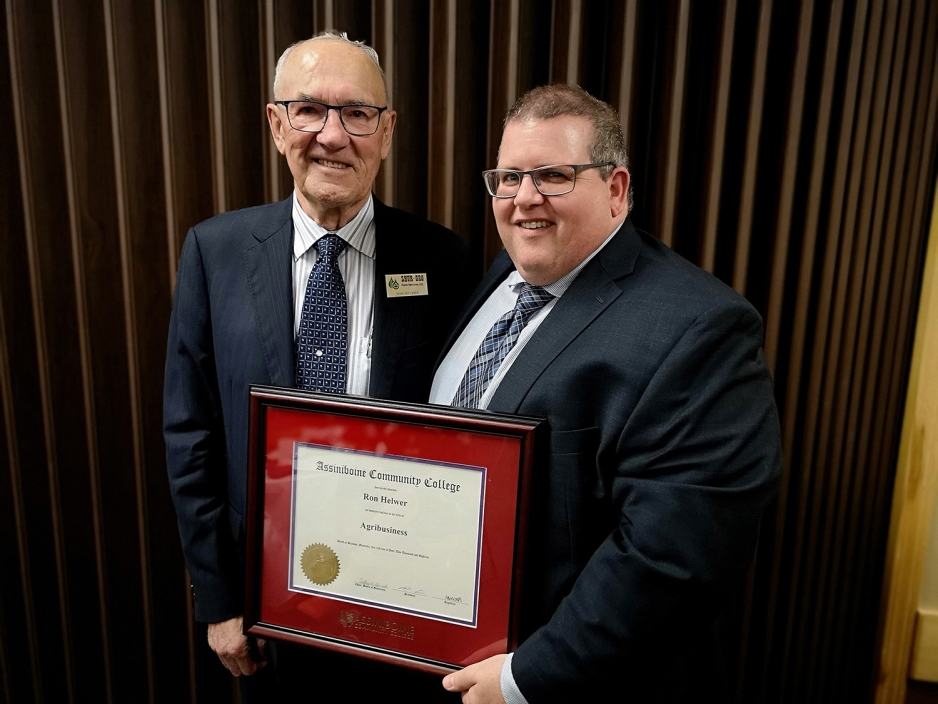 Ron Helwer accepts an Honorary Diploma in Agribusiness, June 14, 2018. 