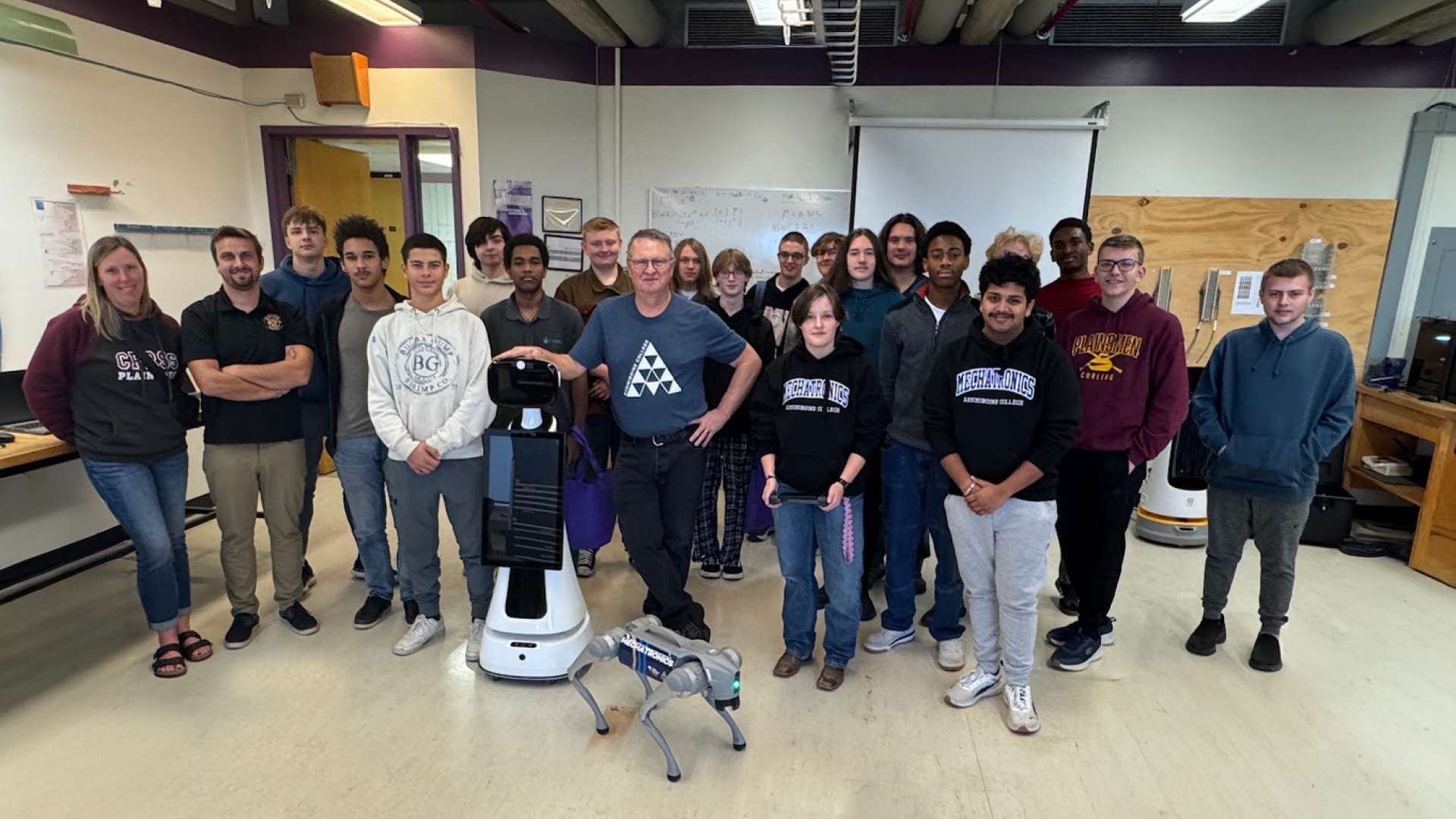 Crocus Plains students visit Mechatronics class- 2025